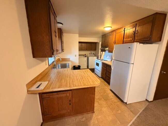 Building Photo - Arnesen