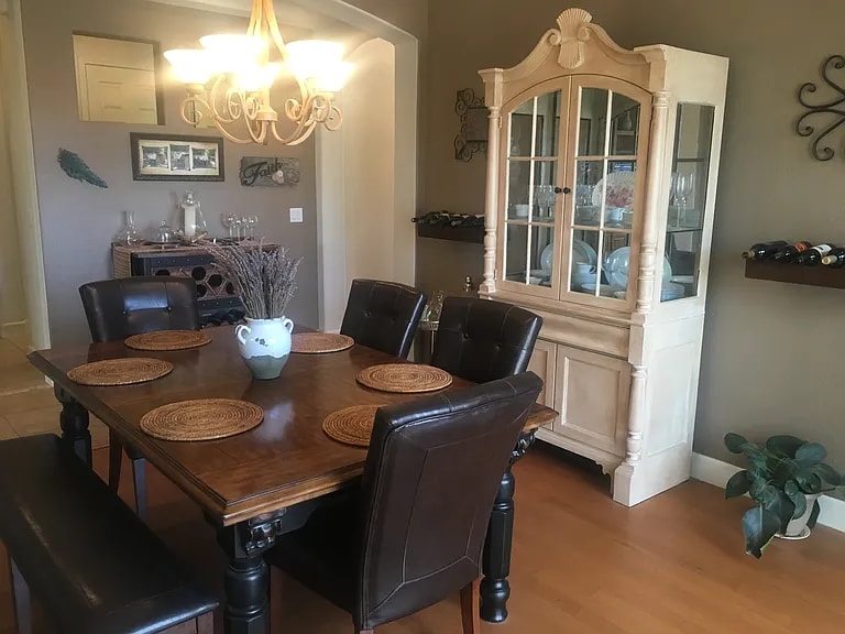 Dinning Room - 1098 Columbus Way