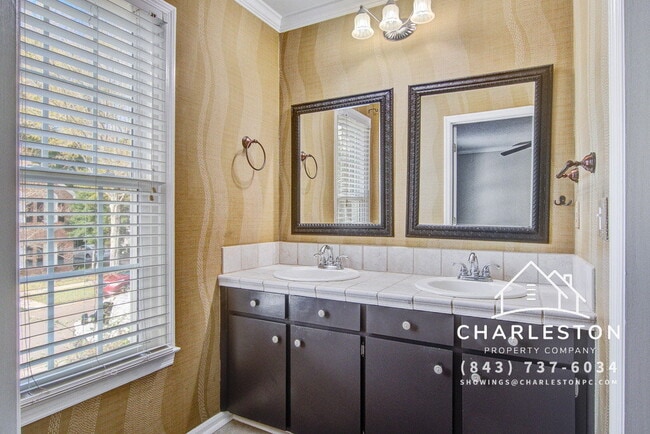 Building Photo - 978 Governors Rd