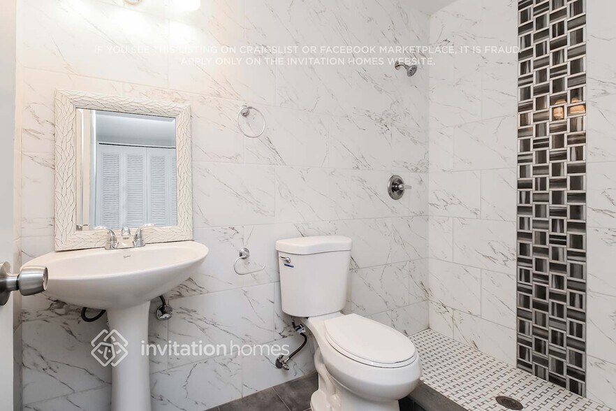 Building Photo - 2320 E Holmes Ave