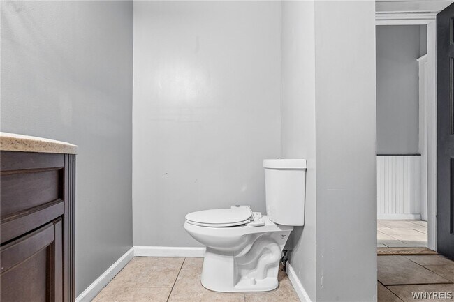 Building Photo - 2114 Seneca St