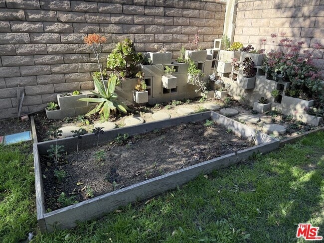 Building Photo - 2830 Glendon Ave