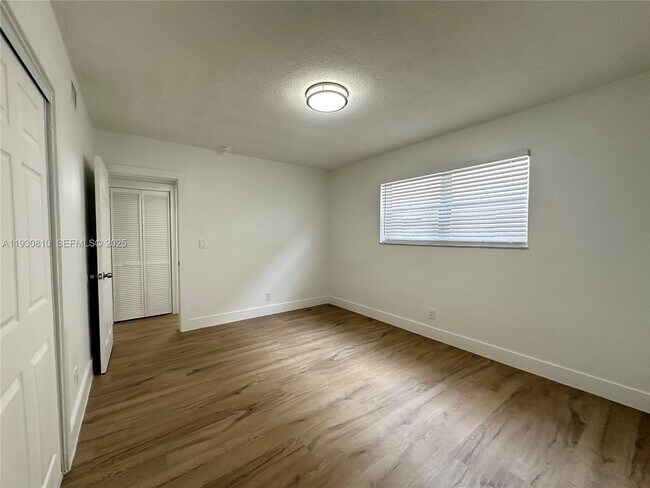 Building Photo - 2822 Van Buren St