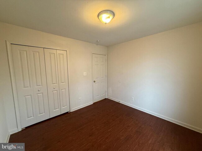 Building Photo - 4345 Normandy Ct