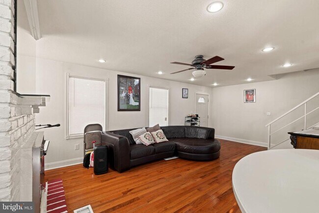 Building Photo - 233 Melrose Ave