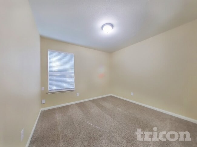 Building Photo - 2063 Sweet Lilac Dr