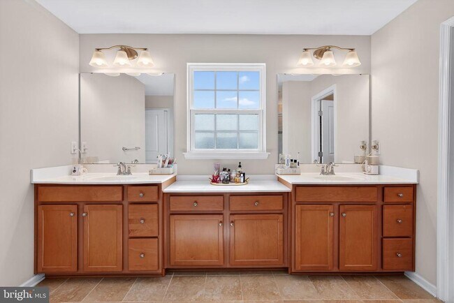 Building Photo - 40 Gina Dr