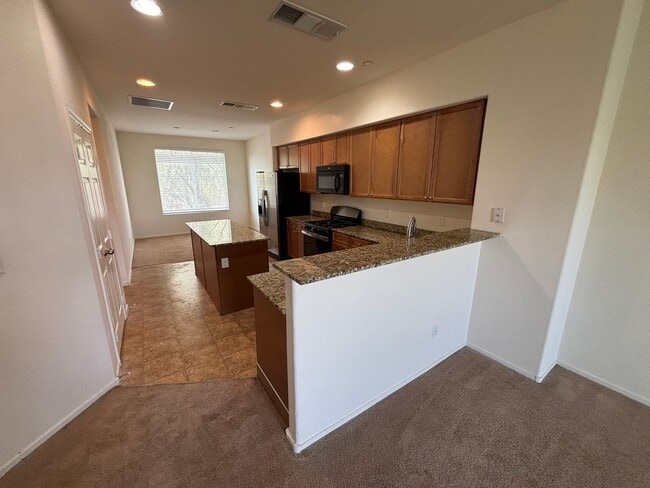 Building Photo - GUARD GATED 3 BED 2.5 BATH 2 CAR GARAGE TO...