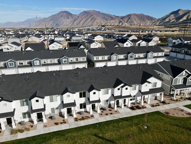 Building Photo - 3698 E 1520 S