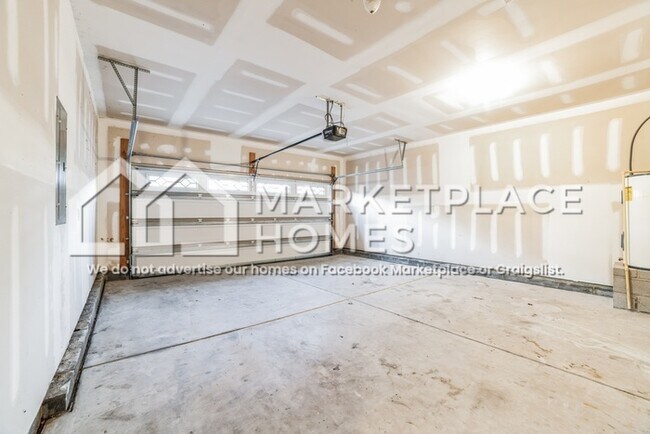 Building Photo - 405 Peppermint Dr