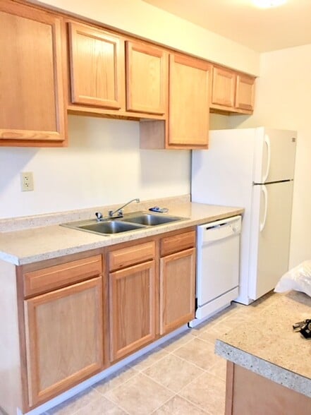 Building Photo - Viewpointe Apartment Homes