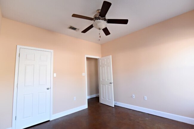 Building Photo - New Orleans Ave