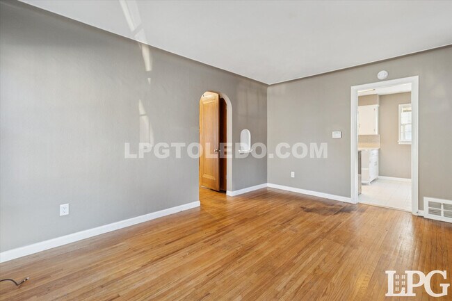 Building Photo - 4336 Lyman Ave