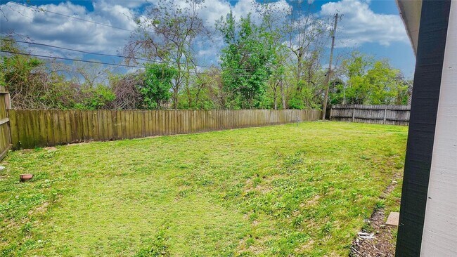 Building Photo - 403 Vance St