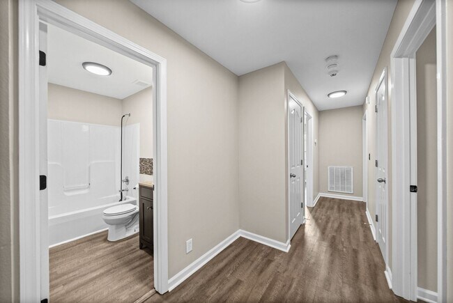 Building Photo - Pet Friendly Three Bedroom!