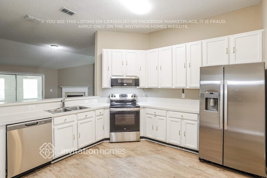Building Photo - 11275 Chertsey Ln
