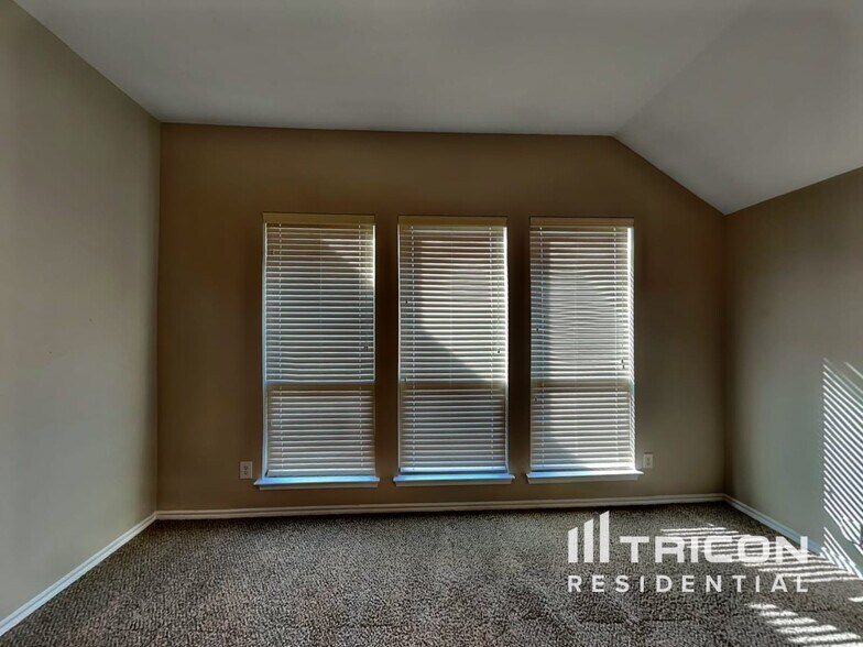 Building Photo - 718 River Run Dr