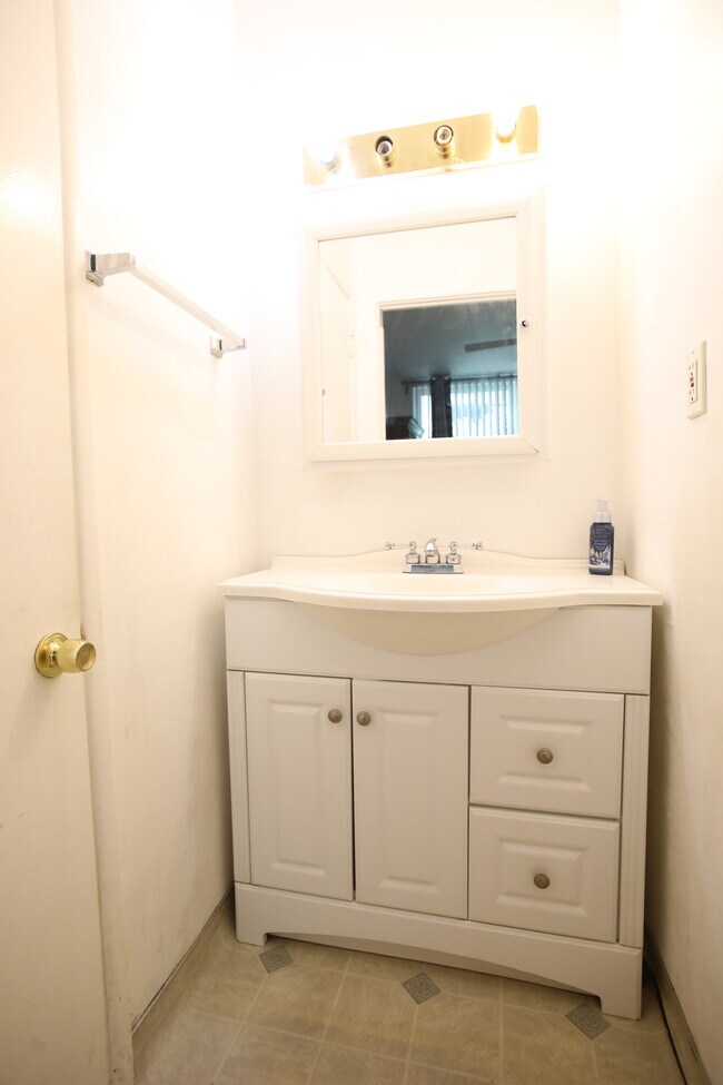 Vanity in bedroom - 6315 Primrose Ave