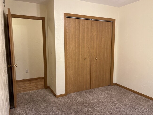 Building Photo - "Spacious 3-Bedroom Side by Side Duplex in...