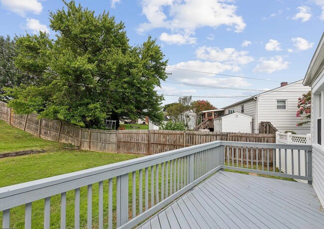 Building Photo - 5522 Lanham Way