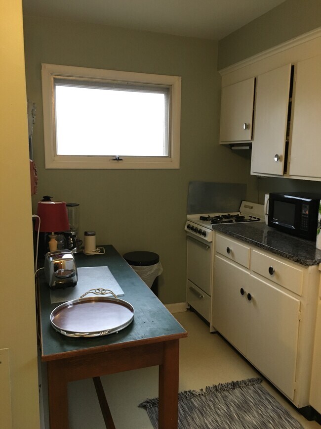 Building Photo - 717 W Huron St