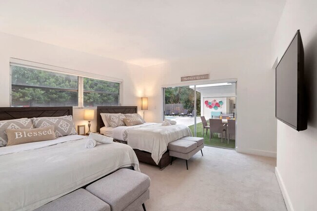 Building Photo - 20010 Highland Lakes Blvd