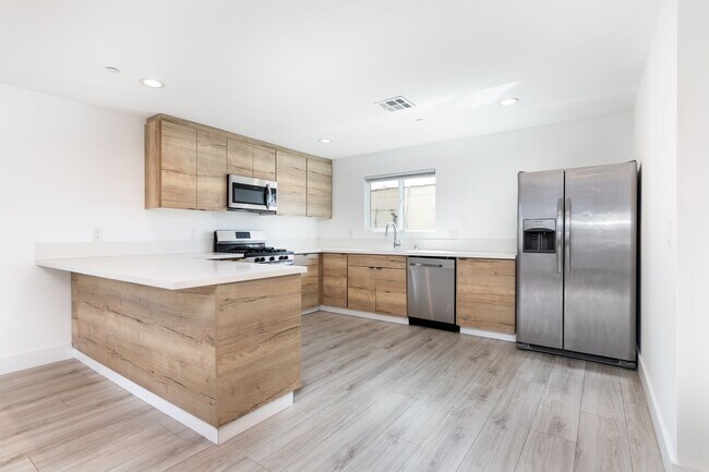 Building Photo - 5016 Pickford St