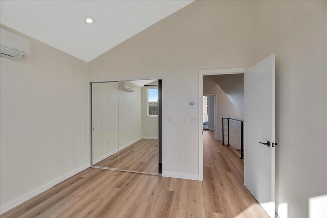 Building Photo - 4048 Cherokee Ave