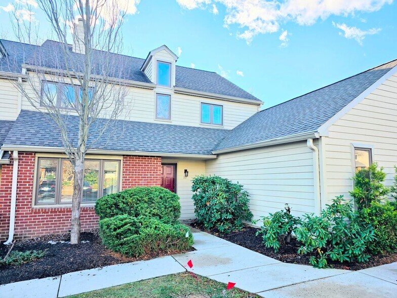 Primary Photo - 11 Ingham Way