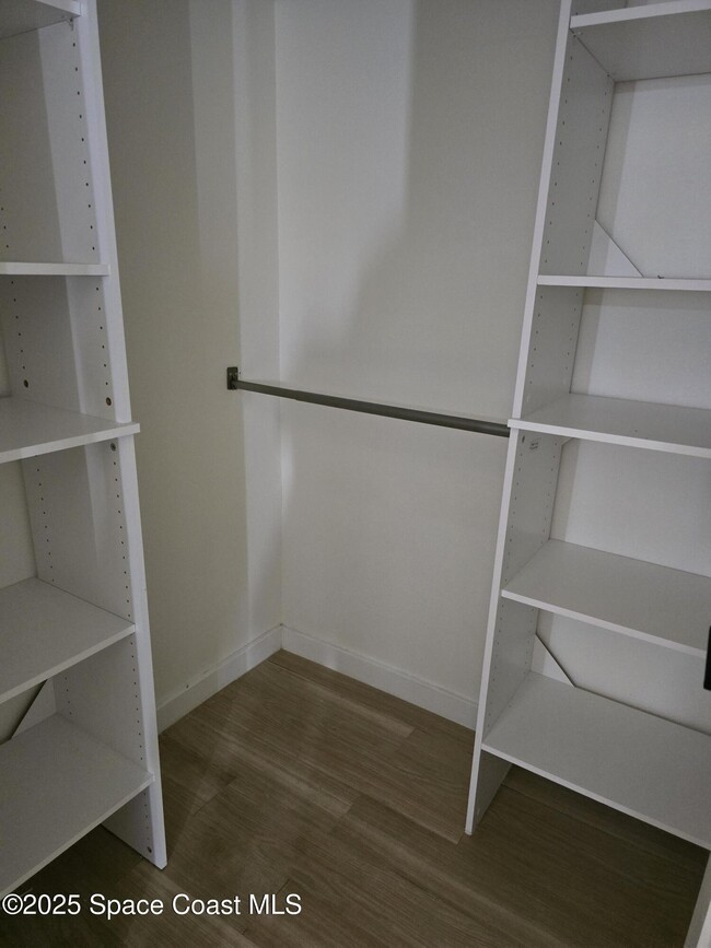 Building Photo - 2417 Colonial Dr