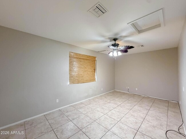 Building Photo - 203 W Cedar Dr