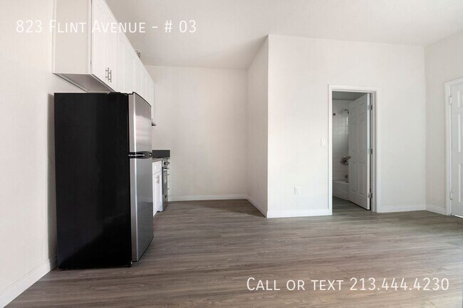 Building Photo - 823 N Flint Ave