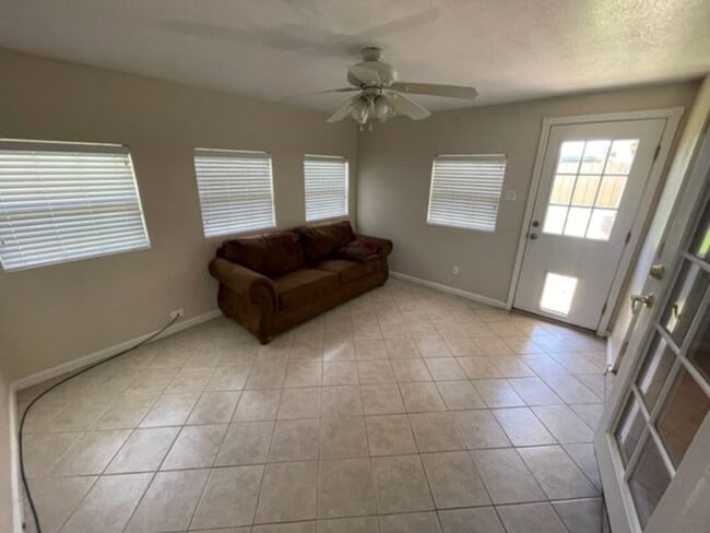 Building Photo - Nice Three Bedroom, 2 Bath home for rent.