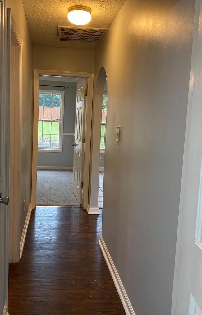 Building Photo - 137 Haywood Dr