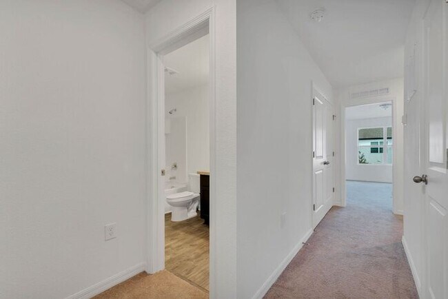 Building Photo - Townhome in Madison Place Davenport