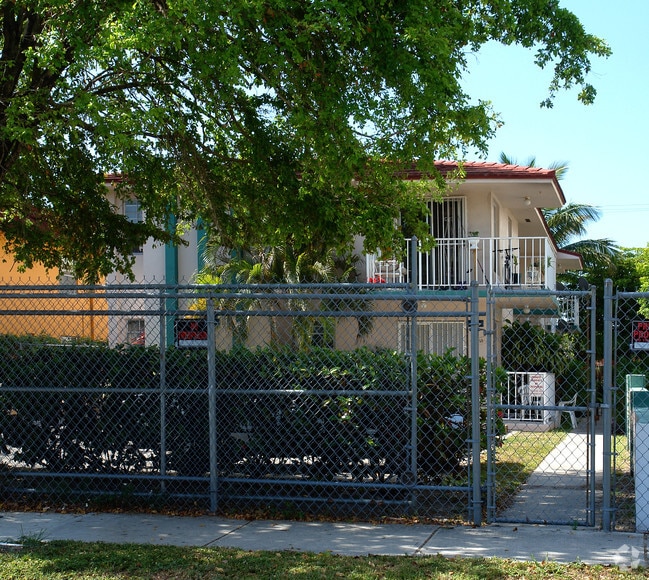 Primary Photo - 1450 NW 1st St