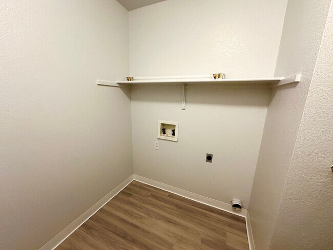 Building Photo - Affordable living at The Westside Apartments!