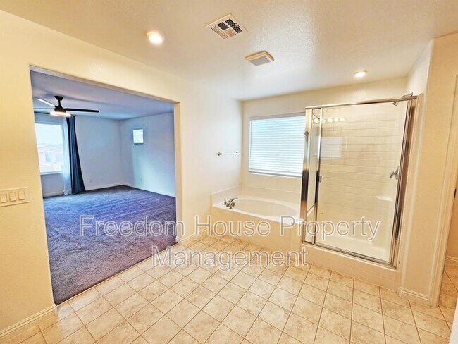 Building Photo - 3821 E Weld Ave