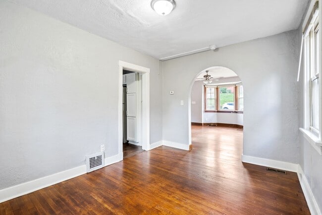 Building Photo - Cozy 3 bedroom in Wilkinsburg - AVAILABLE NOW!