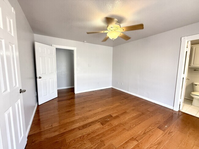 Building Photo - 427 N Rockford Pl