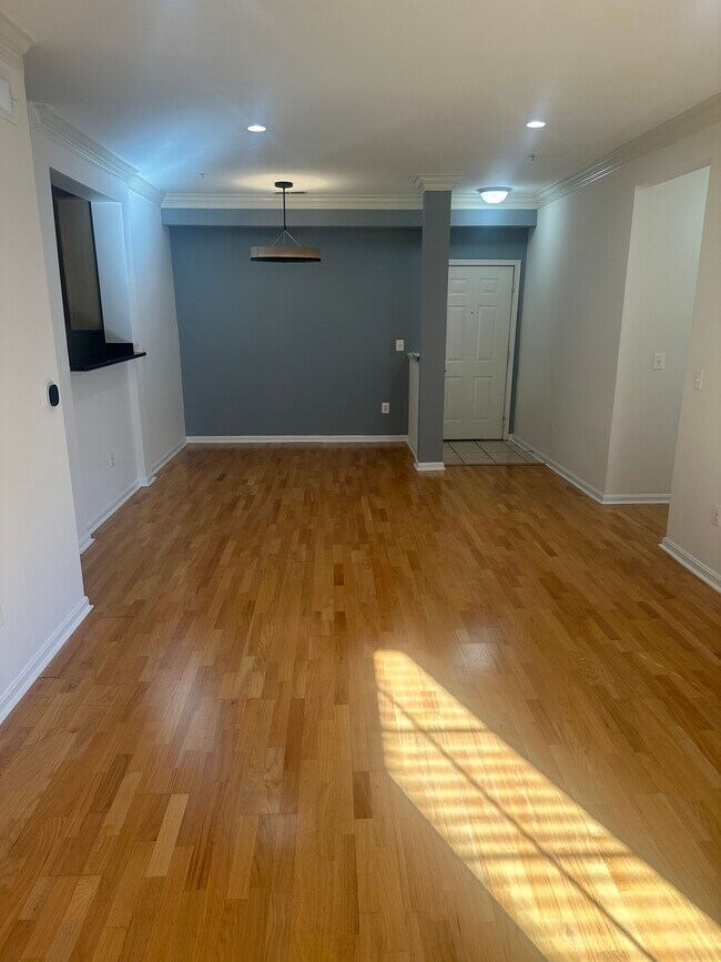 LR and DR - 4860 Eisenhower Ave