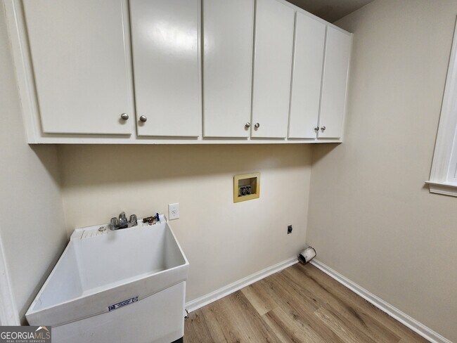 Building Photo - 270 S Shore Dr