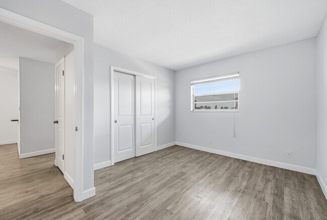 Building Photo - 1400 NE 57th St