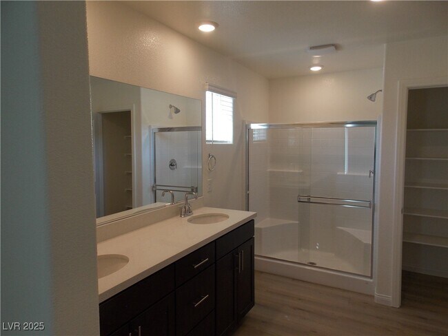 Building Photo - 565 Ruby Robin Ave