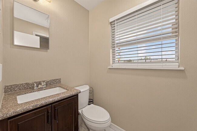 Building Photo - 10645 Oak Brook Dr