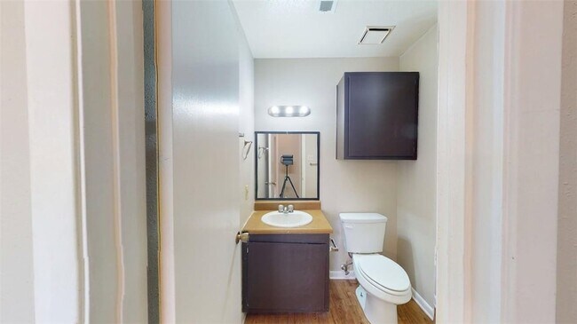 Building Photo - 2807 Longmire Dr