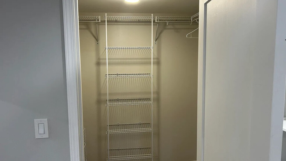 Building Photo - 2629 W 35th St