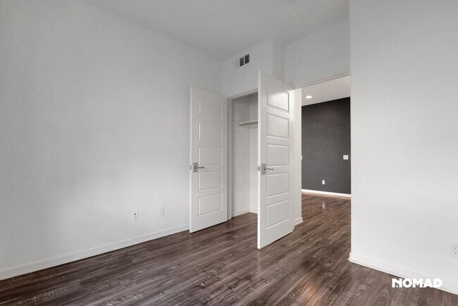 Building Photo - Luxury Townhome in Solaire/Old Creek Ranch...