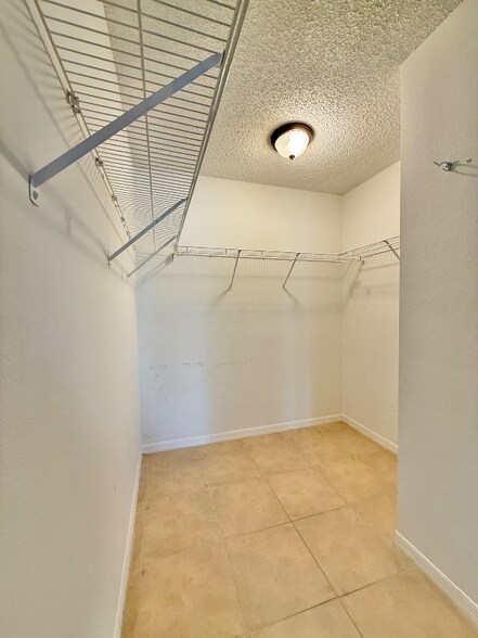 Building Photo - 12859 Enclave Dr