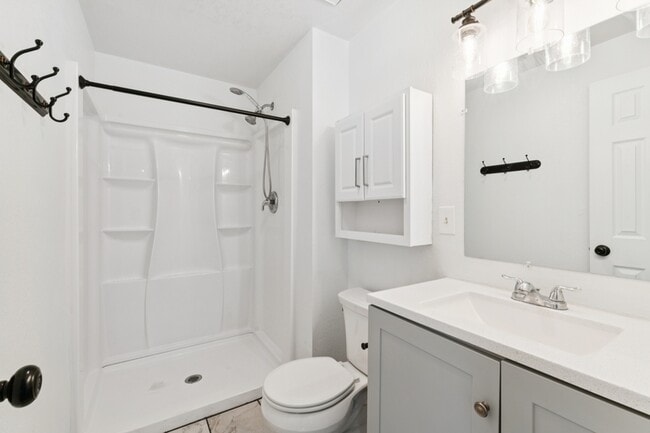 Building Photo - 5591 N Marlboro Ave